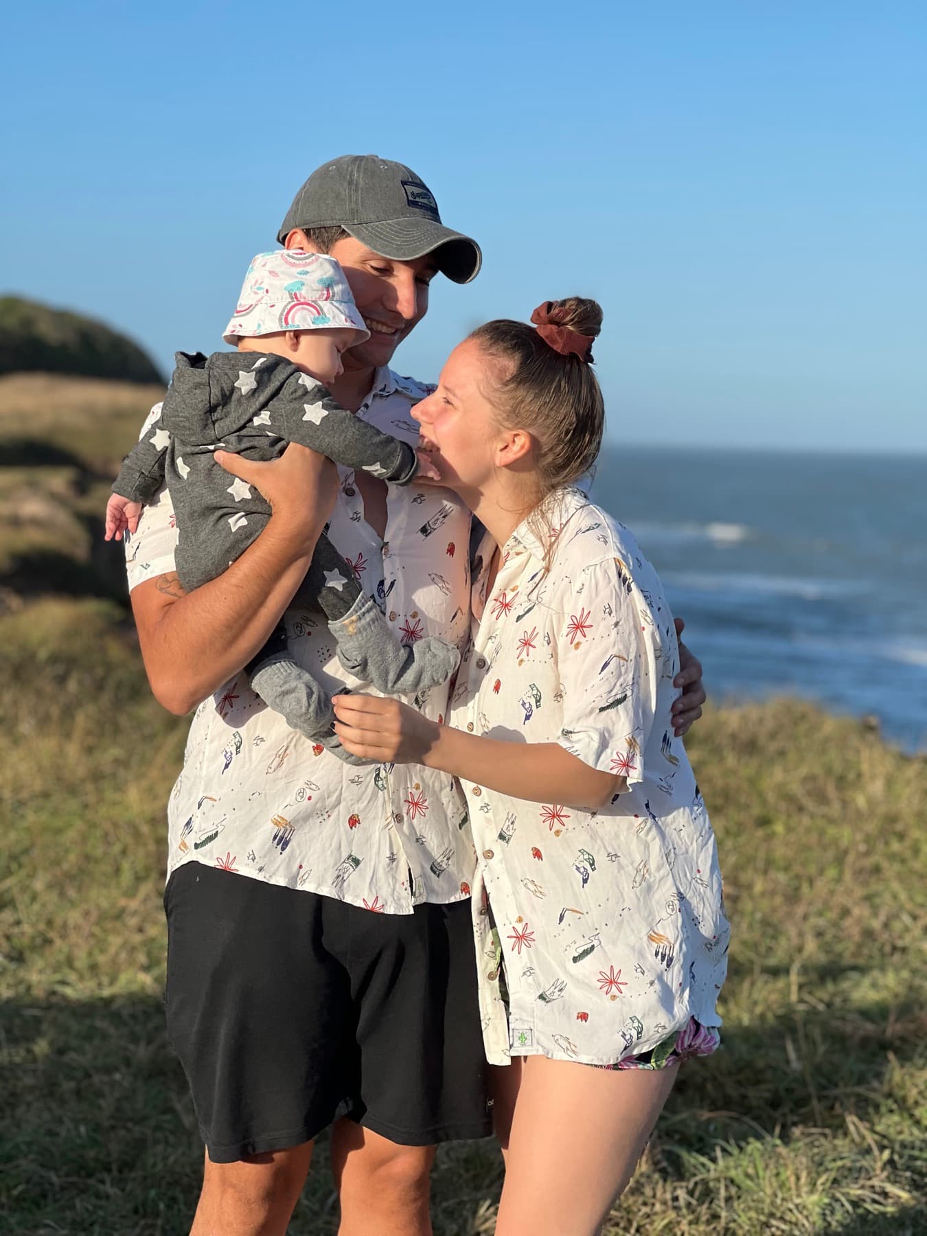 Isa, Santi y su bebé en Mar del Plata